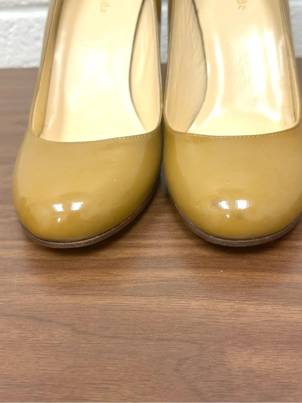 EUC Kate spade Classic Patent Leather Pump in Tan size 8B